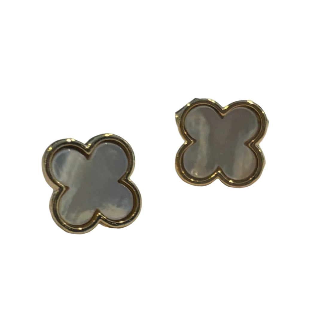 Good Feelings White Clover Earrings